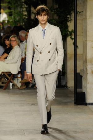 カラーとグラフィカル効果でつくるエルメス流シティスタイル【2016春夏メンズ】