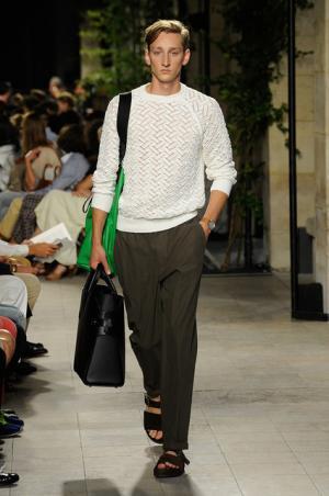 カラーとグラフィカル効果でつくるエルメス流シティスタイル【2016春夏メンズ】