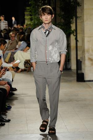 カラーとグラフィカル効果でつくるエルメス流シティスタイル【2016春夏メンズ】