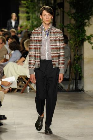 カラーとグラフィカル効果でつくるエルメス流シティスタイル【2016春夏メンズ】