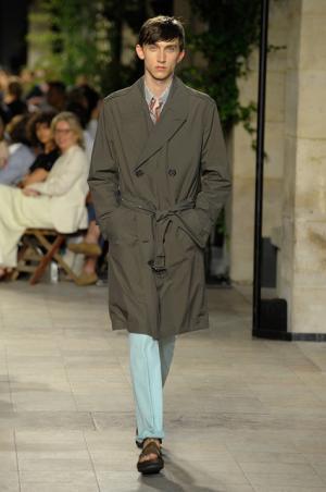 カラーとグラフィカル効果でつくるエルメス流シティスタイル【2016春夏メンズ】