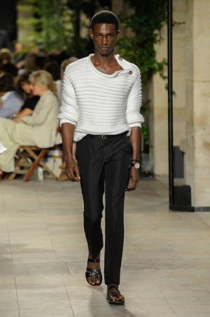 カラーとグラフィカル効果でつくるエルメス流シティスタイル【2016春夏メンズ】