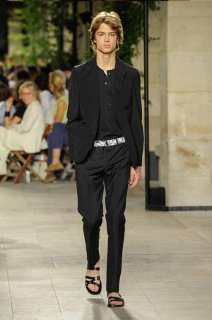 カラーとグラフィカル効果でつくるエルメス流シティスタイル【2016春夏メンズ】