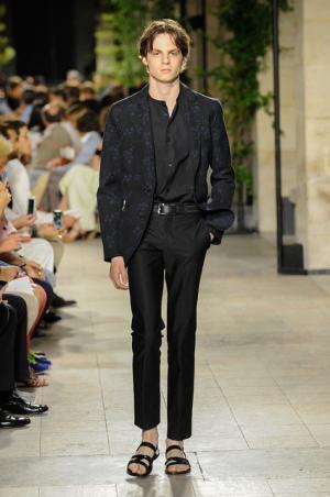 カラーとグラフィカル効果でつくるエルメス流シティスタイル【2016春夏メンズ】