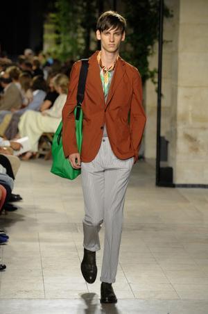 カラーとグラフィカル効果でつくるエルメス流シティスタイル【2016春夏メンズ】