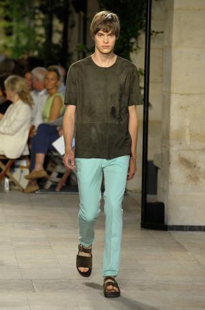 カラーとグラフィカル効果でつくるエルメス流シティスタイル【2016春夏メンズ】