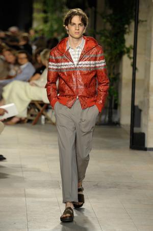 カラーとグラフィカル効果でつくるエルメス流シティスタイル【2016春夏メンズ】