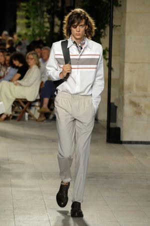 カラーとグラフィカル効果でつくるエルメス流シティスタイル【2016春夏メンズ】