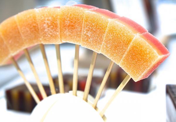 新宿伊勢丹で女性型アンドロイド「地平アイこ」が“みらい型ギフト”をご案内