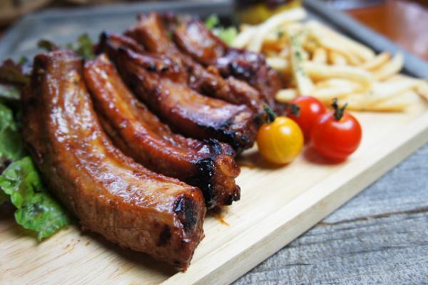 お台場ヴィーナスフォートで肉料理を集めた“ビアガーデン”。A5ランク和牛炙り握り＆BBQなど