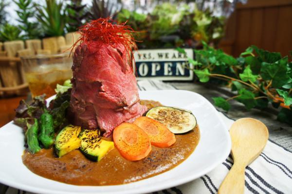 お台場ヴィーナスフォートで肉料理を集めた“ビアガーデン”。A5ランク和牛炙り握り＆BBQなど