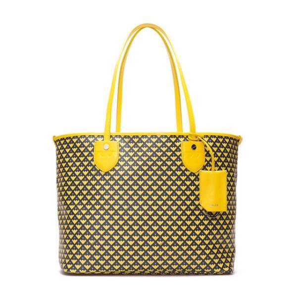 バリーが新宿伊勢丹ポップアップで、60年代レトロを表現した「クレセント トワール」新作を先行発売