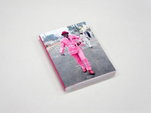 世界一エレガントな紳士集団「サプール」写真集、異例の刊行1ヶ月で3刷達成