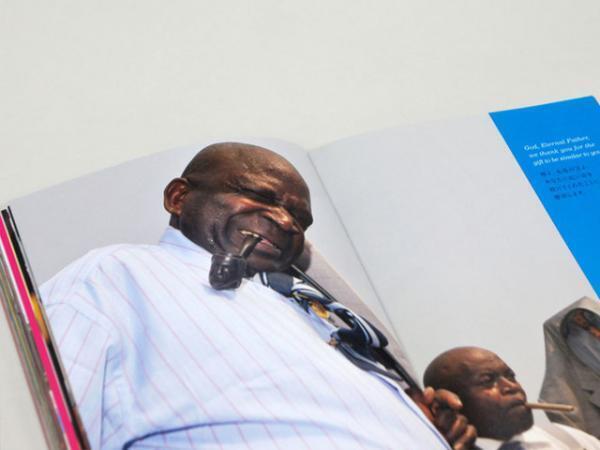 世界一エレガントな紳士集団「サプール」写真集、異例の刊行1ヶ月で3刷達成