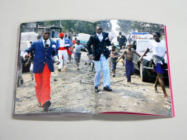 世界一エレガントな紳士集団「サプール」写真集、異例の刊行1ヶ月で3刷達成