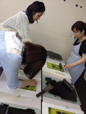 京都ホテルオークラで美術印刷の最高峰“コロタイプ”に触れる、「鳥獣戯画」絵はがきプリント体験