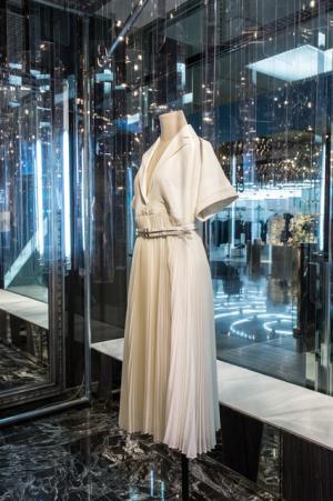 レキサミのデザイナーが手掛けるチカキサダ、新宿伊勢丹でモードなプロモーション展開