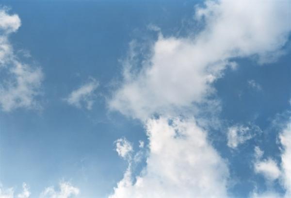 “カラー写真展”の第一人者エグルストンが切り取った、空の写真集【ShelfオススメBOOK】