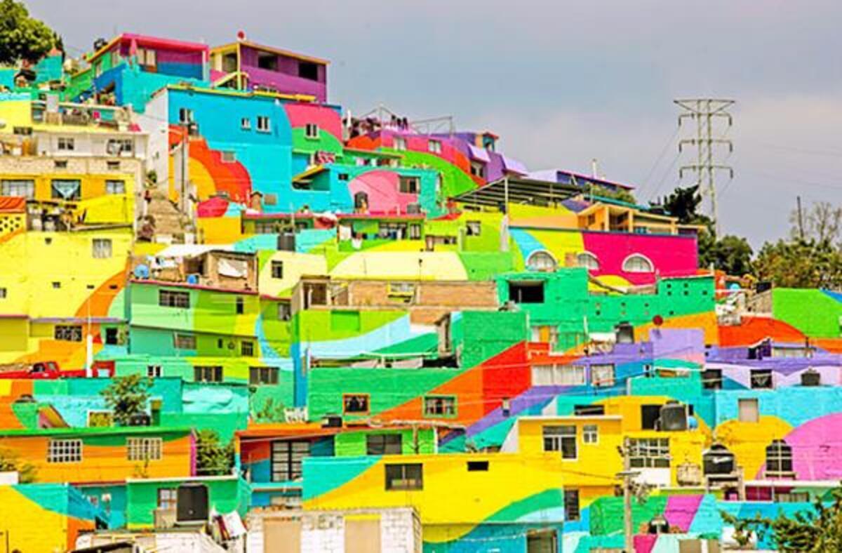 メキシコの住宅街に突如現れた色鮮やかな巨大壁画 カラフルな暮らしで住民の心に変化 15年8月4日 ウーマンエキサイト 1 2 メキシコの住宅街に突如現れた色鮮やかな巨大壁画 カラフルな暮らしで住民の心に変化 15年8月4日 ウーマンエキサイト 1 2