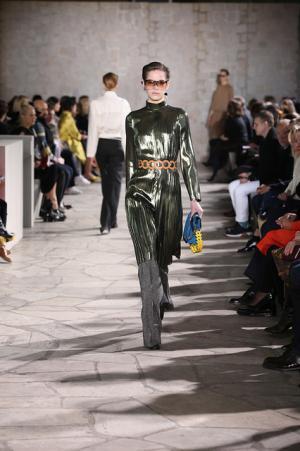 つま先にスリーライン、レトロモダンなロエベのアンクルブーツ【Today's item】