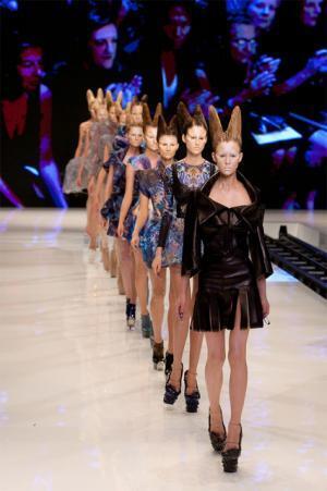 アレキサンダー・マックイーン＆ジャンポール・ゴルチエの軌跡を追う、ドキュメンタリーDVD発売