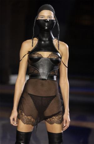 アレキサンダー・マックイーン＆ジャンポール・ゴルチエの軌跡を追う、ドキュメンタリーDVD発売