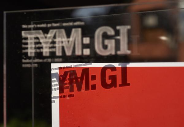 アクリル版に挟まれた新たな写真集の在り方。注目の若手・伊丹豪の最新作品集【NADiffオススメBOOK】