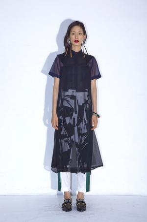 シースルーレイヤードでみせるトーガのサマーマリンスタイル 【16年プレスプリング】