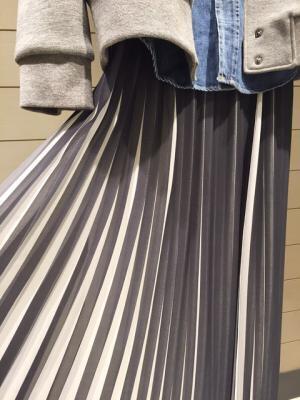 この秋は「スクールガールスタイル」に注目。大人のための70年代スタイルを新宿伊勢丹で提案