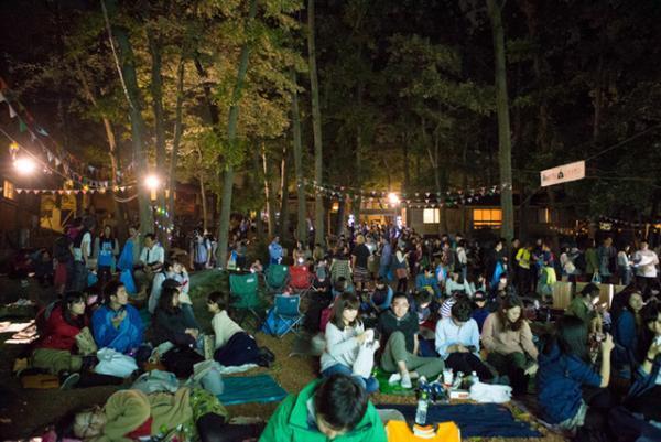 オールナイト野外フェス「夜空と交差する森の映画祭」、バンガロー宿泊券など続報発表