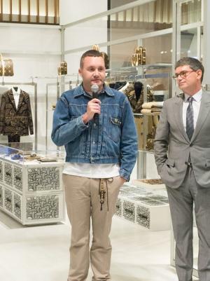 「テープカットは初めての体験」キム・ジョーンズがネメスに捧げたLVメンズが伊勢丹メンズ館に限定オープン