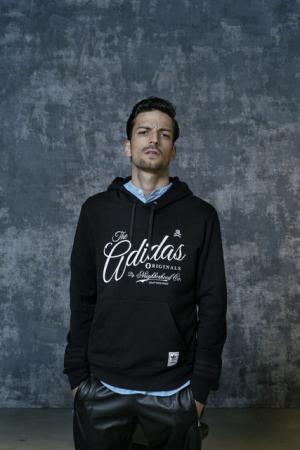 アディダス オリジナルス×ネイバーフッドが最後のコラボ。定番アイテムを滝沢伸介がリデザイン