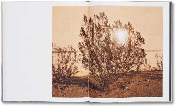 発刊は注目出版社「MACK」。米写真家ロン・ジュードが捉えた砂漠【ShelfオススメBOOK】