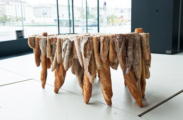 材料はパン？ワルシャワのデザイン会社が独創的なテーブルを提案