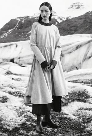 ダイアナ・ヴリーランドの孫が登場、『COS magazine』2015-16秋冬配布を開始