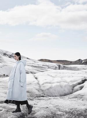 ダイアナ・ヴリーランドの孫が登場、『COS magazine』2015-16秋冬配布を開始