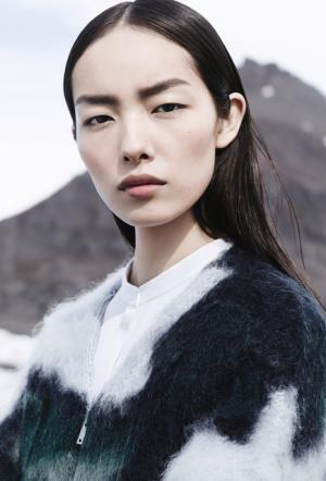 ダイアナ・ヴリーランドの孫が登場、『COS magazine』2015-16秋冬配布を開始