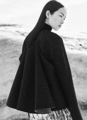 ダイアナ・ヴリーランドの孫が登場、『COS magazine』2015-16秋冬配布を開始