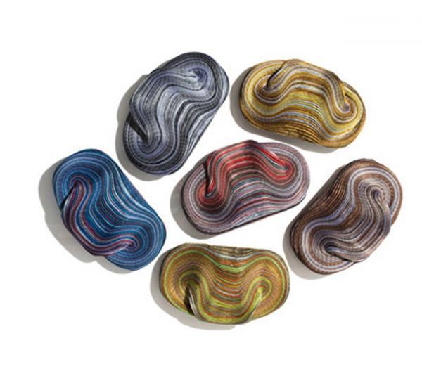 イッセイミヤケ、3Dスチームストレッチ×色パレット抽出の最新技術で限定アイテム製作