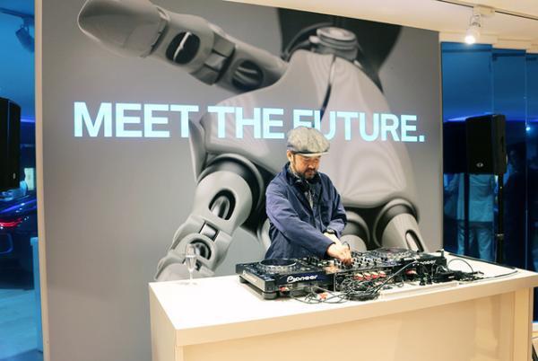 虎ノ門ヒルズ前に「BMW i」ショールームがオープン、記念レセプションパーティー開催