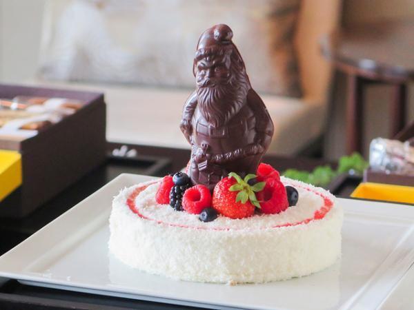パレスホテル東京、仕掛けたっぷりのクリスマスケーキを限定販売