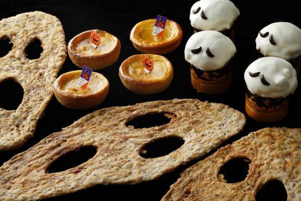 パレスホテル東京のハロウィンスイーツ公開。マシュマロおばけにチョコムースの魔女帽子