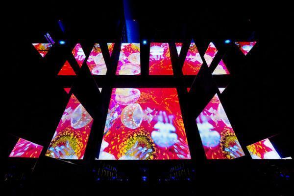 蜷川実花×すみだ水族館のコラボ公開。蜷川カラーに染まるクラゲと万華鏡の幻想空間