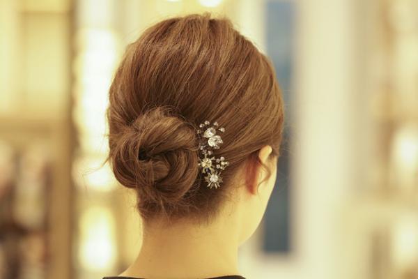 秋冬を楽しむ“簡単ヘアアレンジ”を新宿伊勢丹スタイリストがレクチャー
