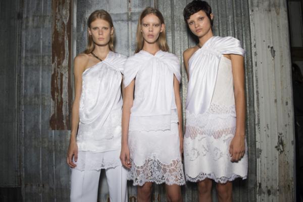 ティッシ就任10周年のジバンシィのショーはNYで壮大な愛のスペクタクル【2016春夏】