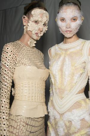 ティッシ就任10周年のジバンシィのショーはNYで壮大な愛のスペクタクル【2016春夏】