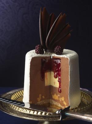 ブラックなユーモア詰め込んだ“大人のハロウィン”ケーキ、リーガロイヤルから発売