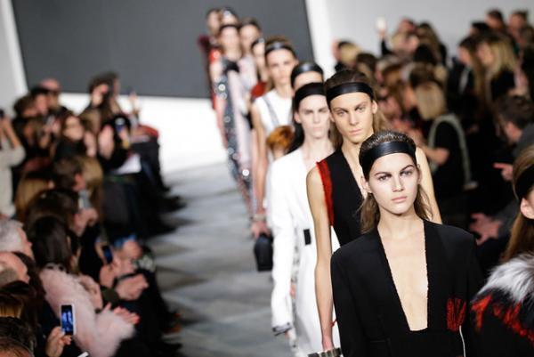 【生中継】プロエンザ スクーラー2016春夏コレクション、17日9時より