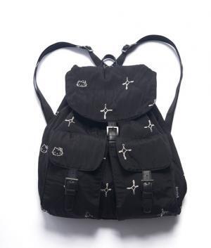 ヨウジヤマモト×サンリオ「キティーズ（ki◇◇y’s）」2015-16秋冬コレクションを発表