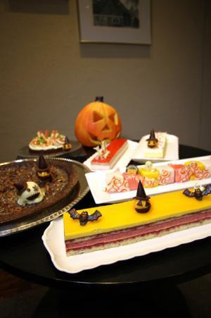 カボチャの馬車ケーキに、お化けのチョコピザ…リーガロイヤルの“ハロウィン”